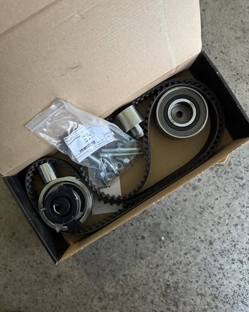 Neuer Zahnriemensatz in Originalverpackung